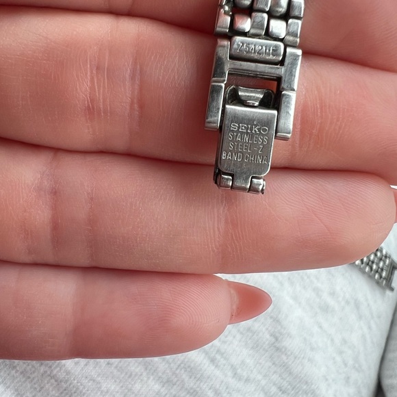 Vintage Seiko Women's Gold and Silver Watch - Picture 6 of 8